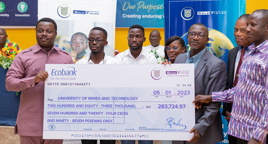 Gold Fields Ghana Awards Scholarships to Students